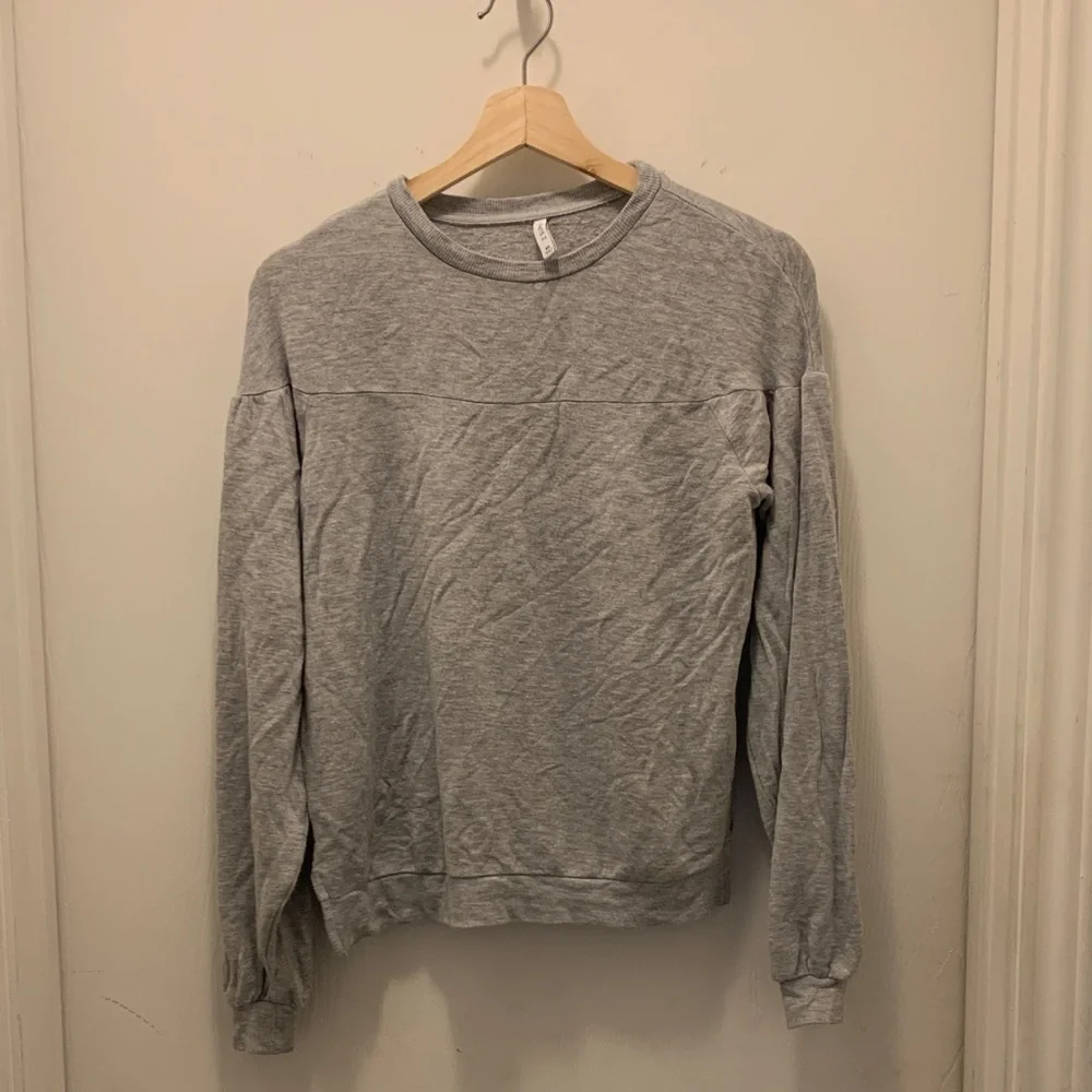 Z Supply Light Gray Women's Crewneck Sweater